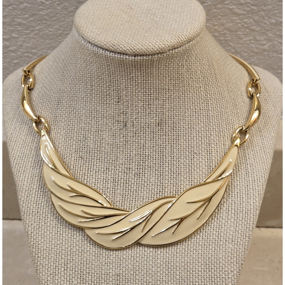 Vintage 1980s Monet Winged Collar Necklace (16.5") - Cream‎ Enamel - Picture 2 of 5